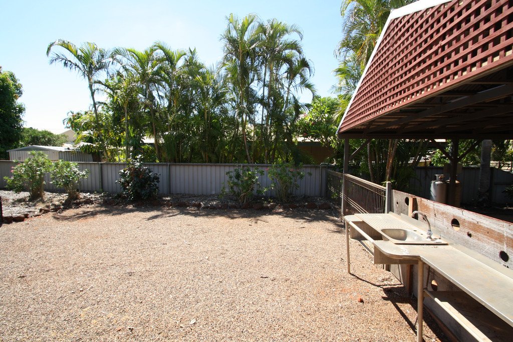 13 Woods Drive CABLE BEACH 14