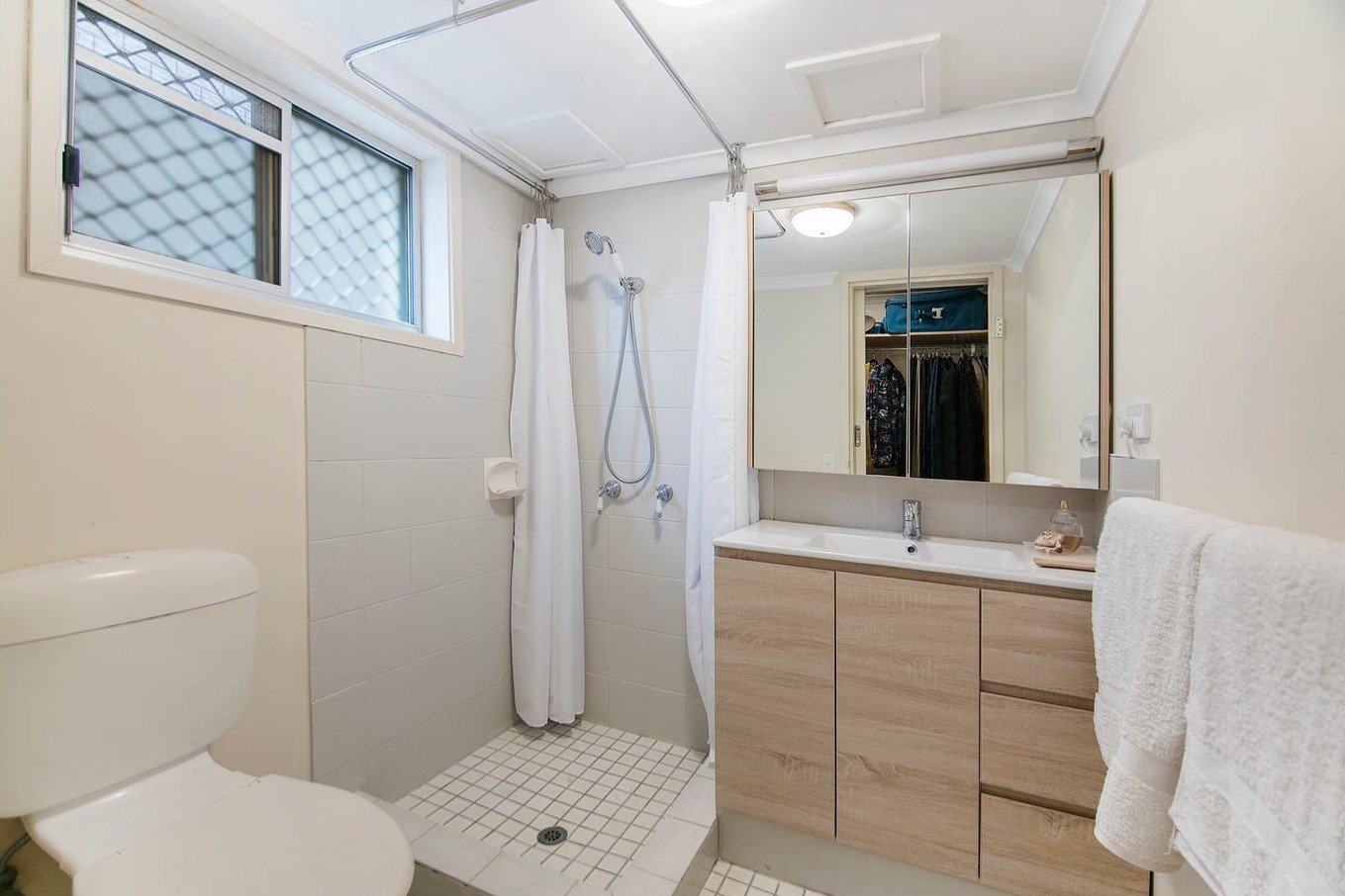 1/30-32 Armrick Avenue BROADBEACH 9