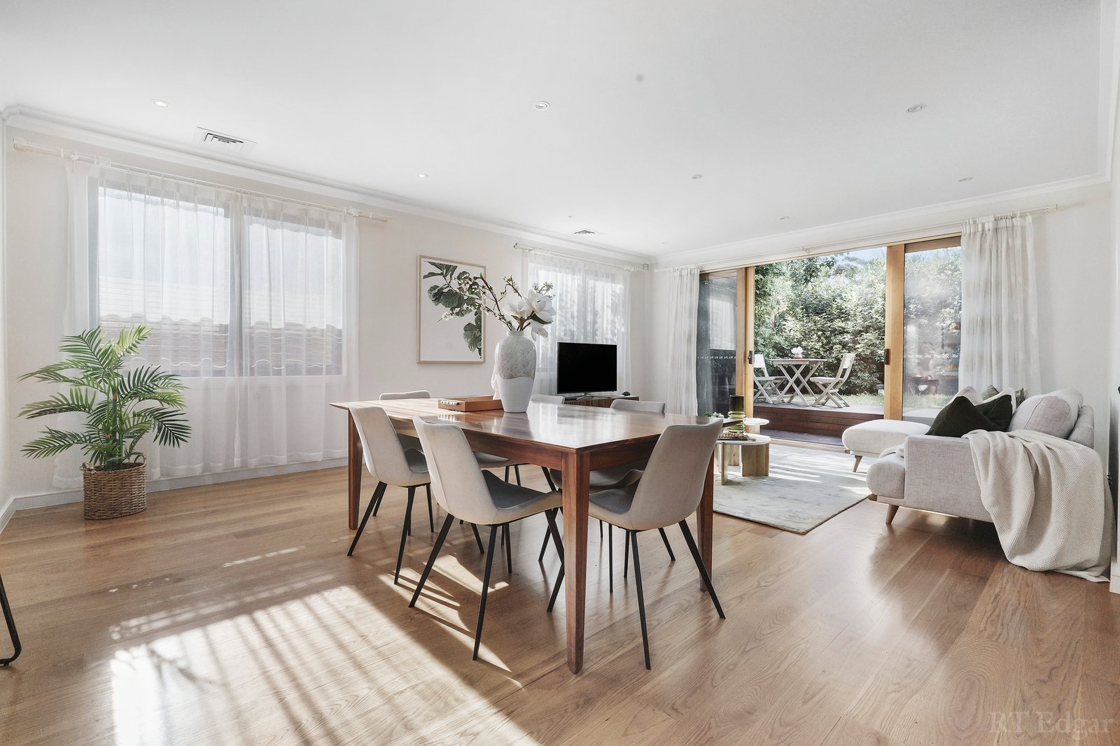 Real Estate and Property in 1/30 Aisbett Avenue, Camberwell, VIC