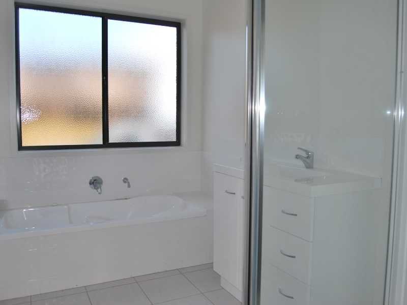 1/30 Cavenor Drive OAKDOWNS 3
