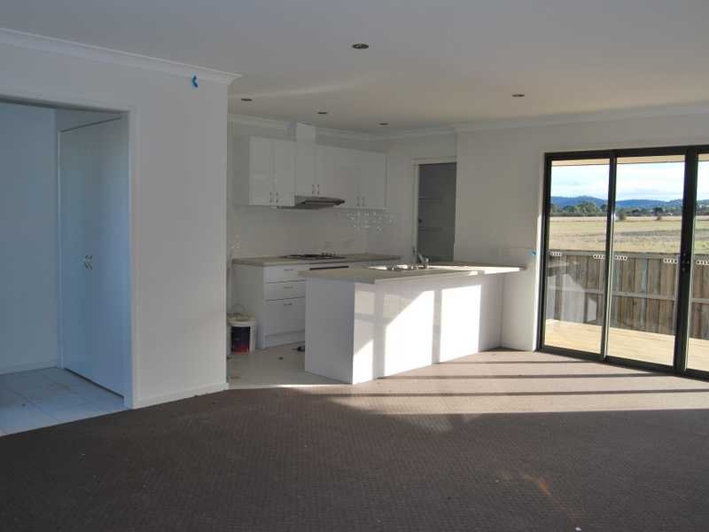 1/30 Cavenor Drive OAKDOWNS 4