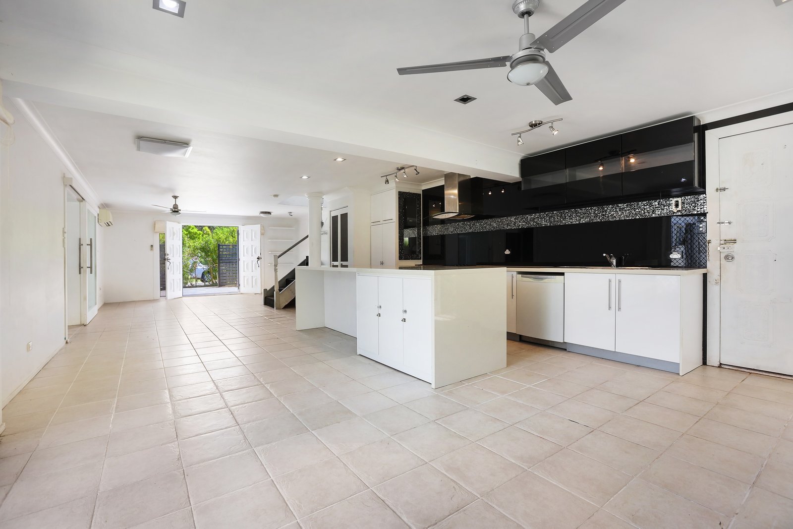 1/30 Corunna Crescent ASHMORE 3