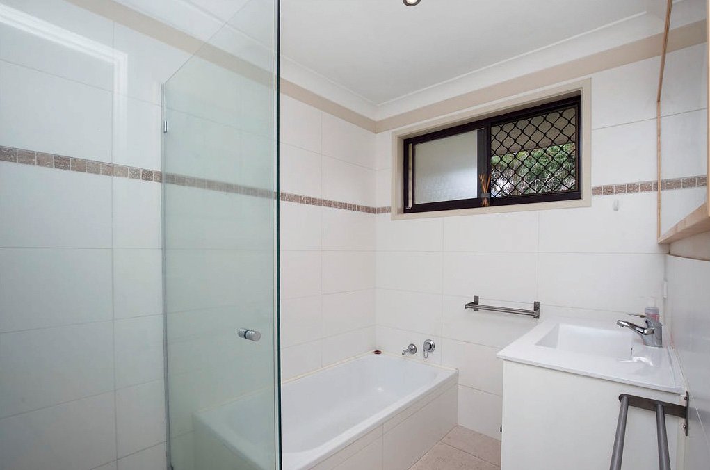 130 Currumburra Road ASHMORE 9