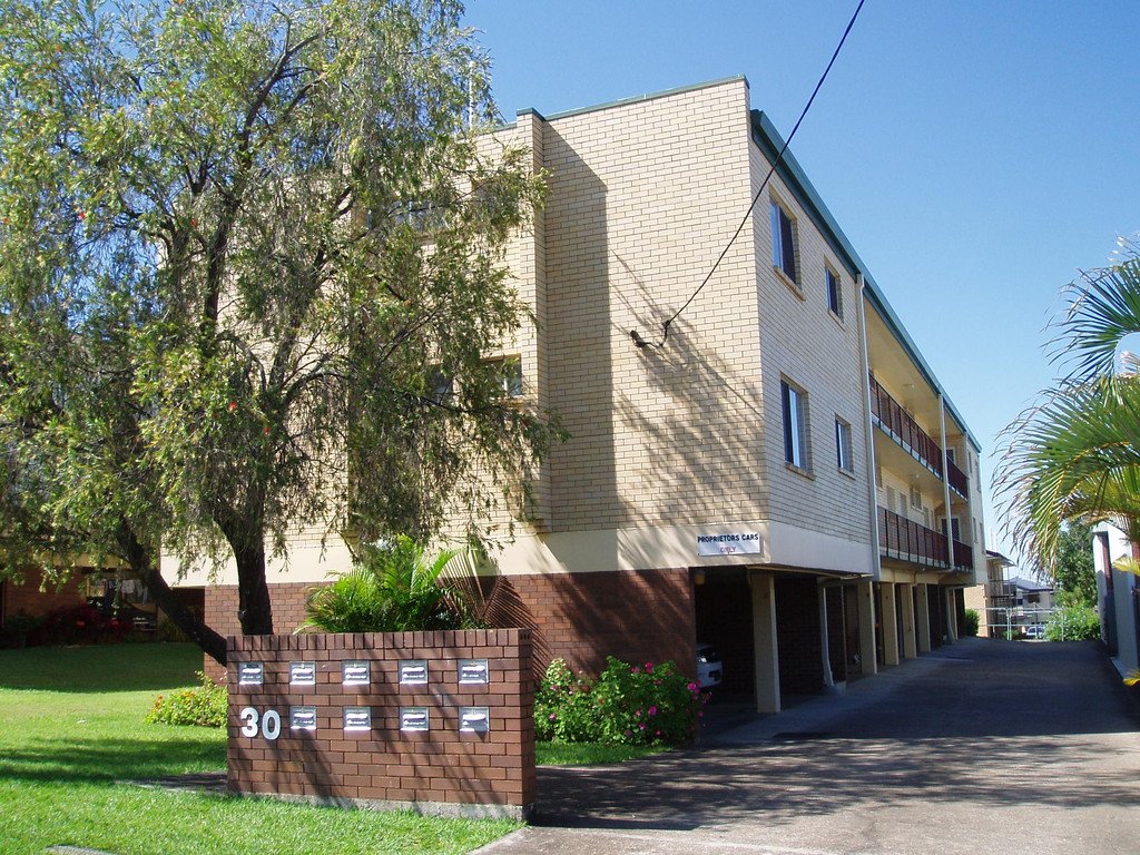 1/30 Leiper Street STAFFORD 3