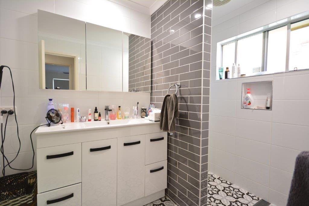 1/30 Poinciana Avenue BOGANGAR 3