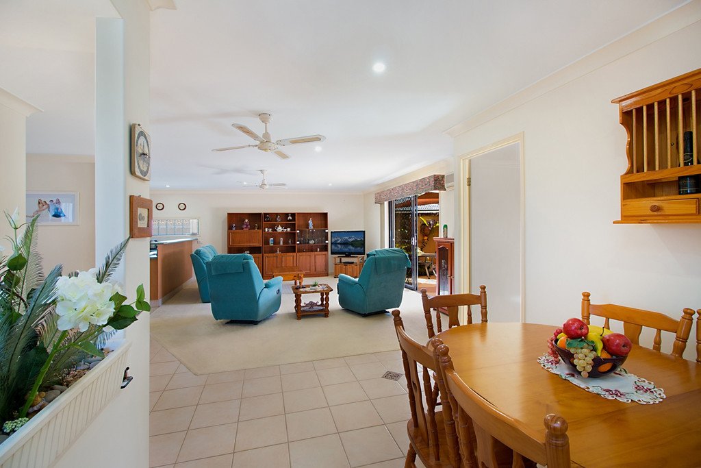 1/30 Woodlands Drive BANORA POINT 4