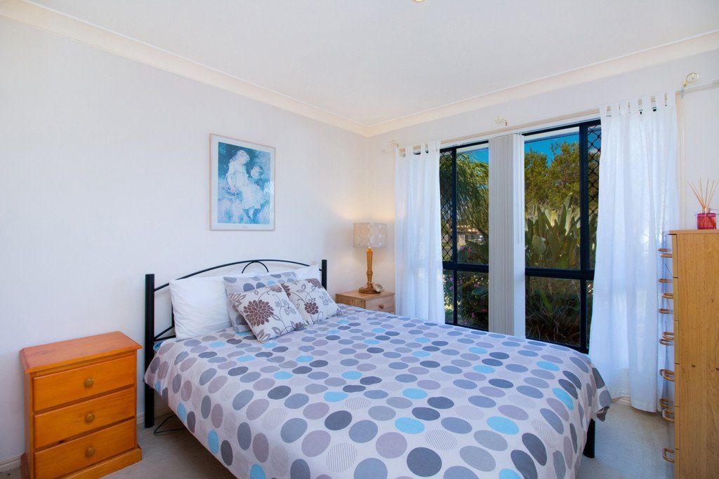 1/30 Woodlands Drive BANORA POINT 7