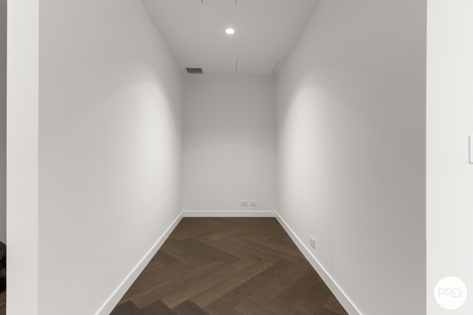 1304/63 La Trobe Street MELBOURNE 4