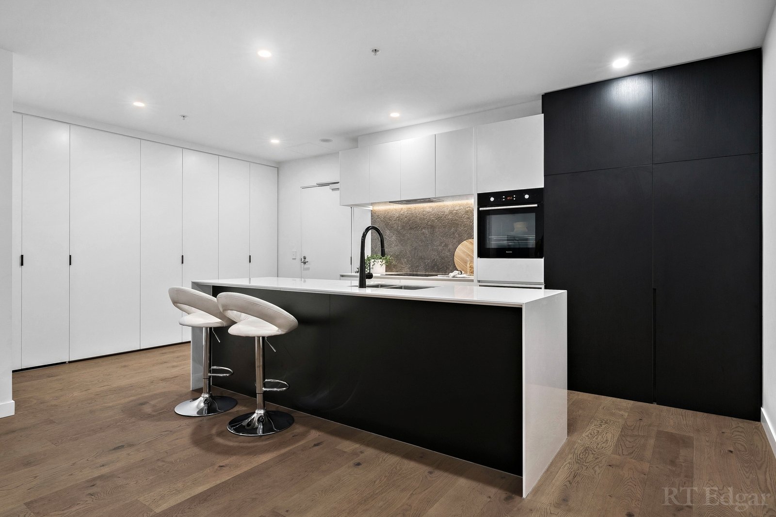 Real Estate and Property in 1305/443 Upper Heidelberg Road, Ivanhoe, VIC