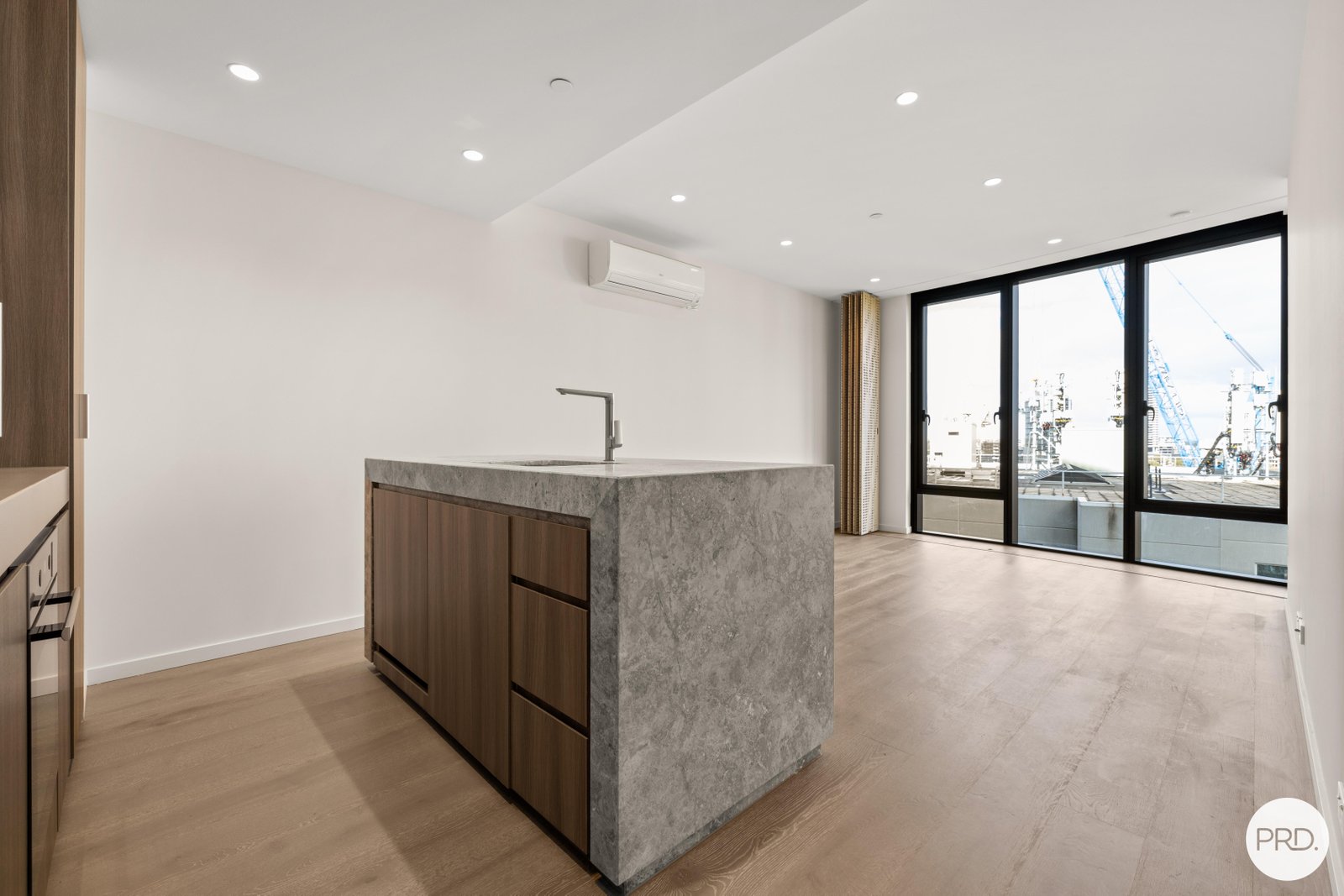 1305/605 St Kilda Road MELBOURNE 2