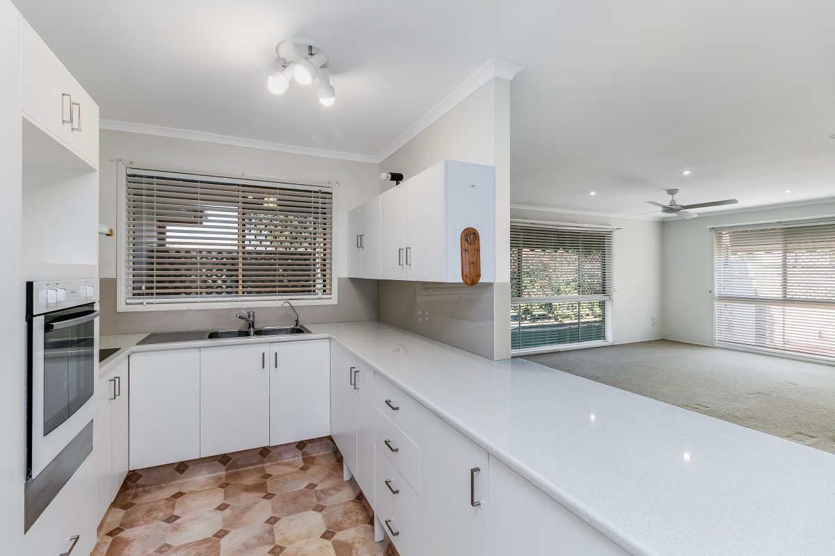 1/306 Darlington Drive BANORA POINT 2