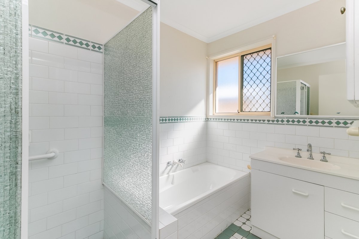1/306 Darlington Drive BANORA POINT 4