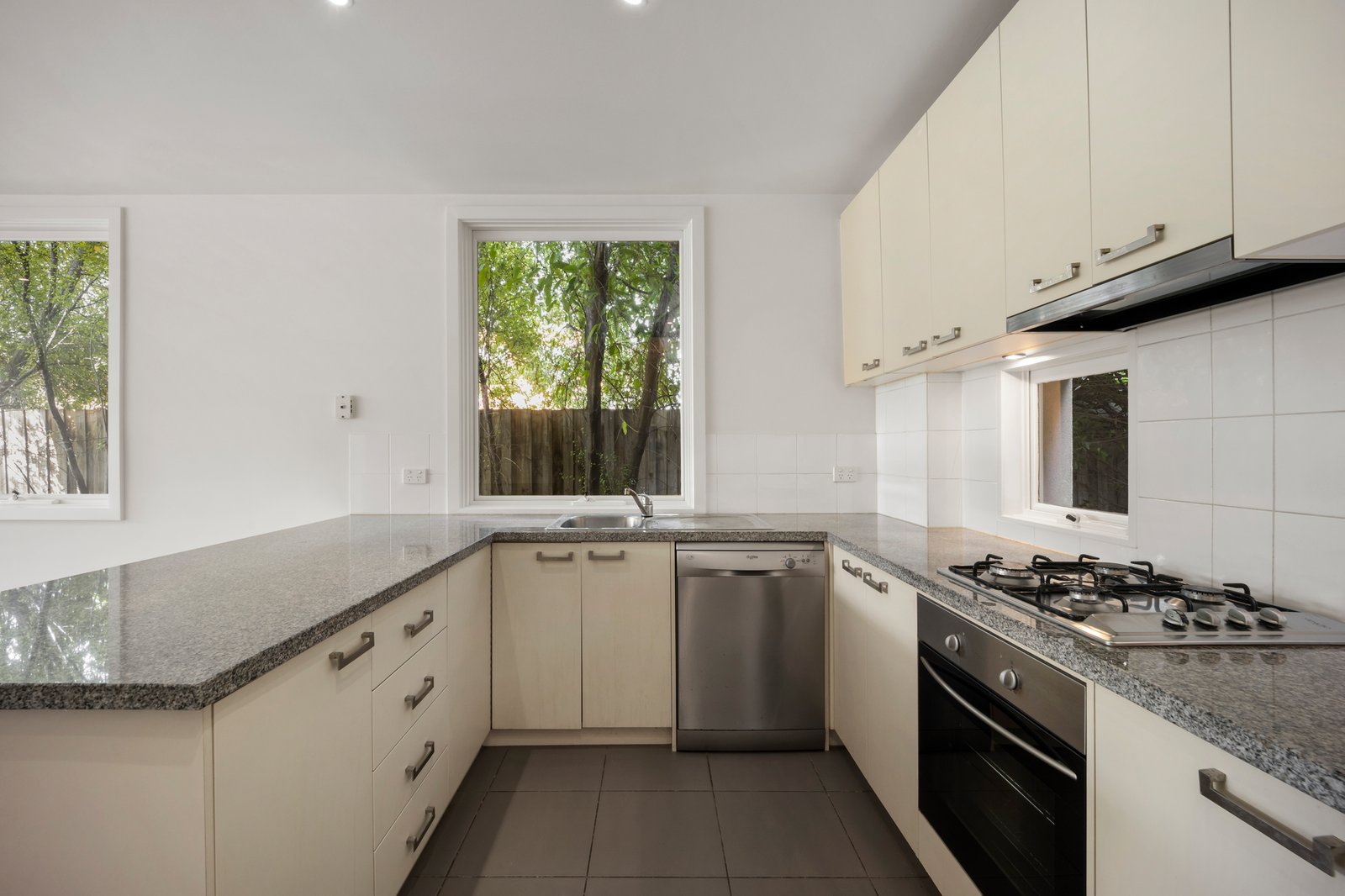 Gallery: 1/307-309 Bay Road