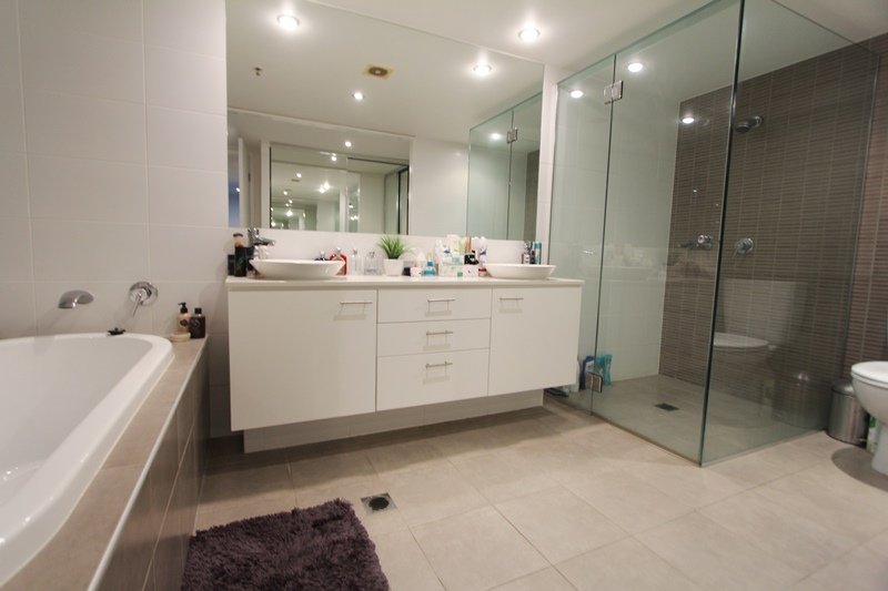 1307/33 T E Peters Drive BROADBEACH WATERS 5