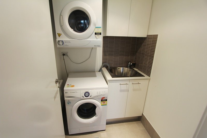 1307/33 T E Peters Drive BROADBEACH WATERS 9