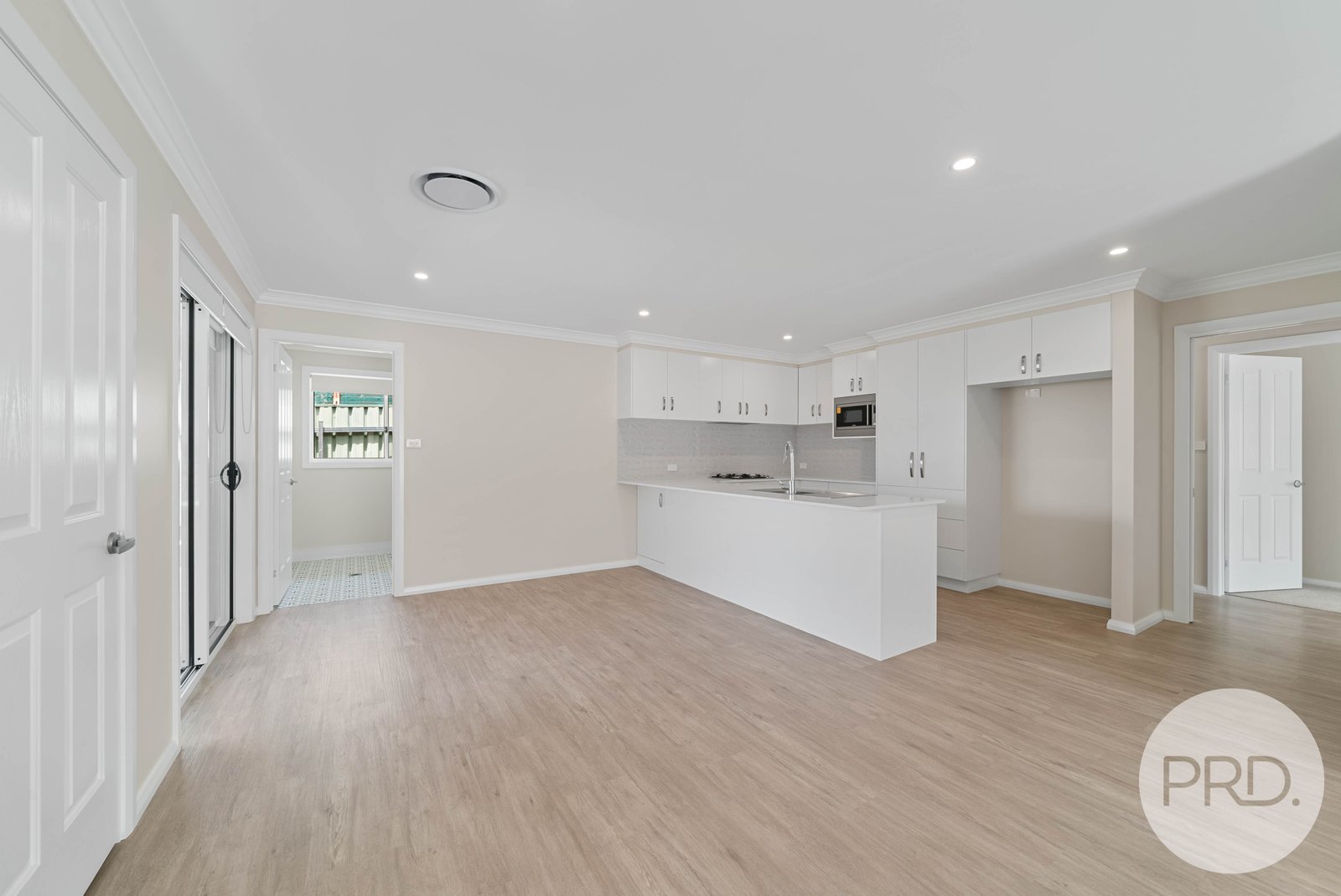 1/309 Lake Albert Road KOORINGAL 2