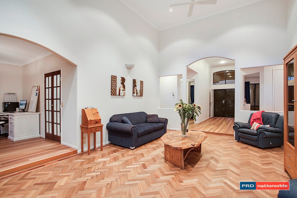 131 Dunlin Drive BURLEIGH WATERS 4