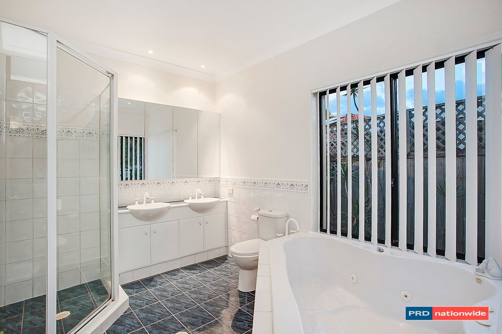 131 Dunlin Drive BURLEIGH WATERS 9