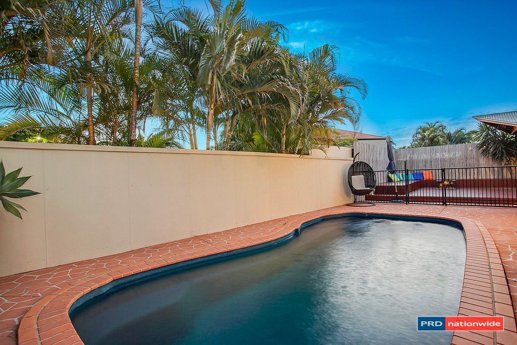 131 Dunlin Drive BURLEIGH WATERS 13