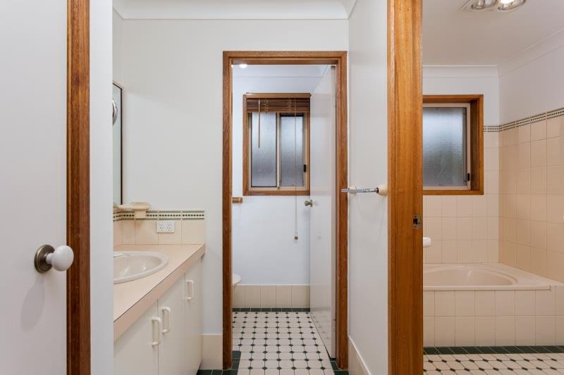 131 Undurra Drive GLENFIELD PARK 6