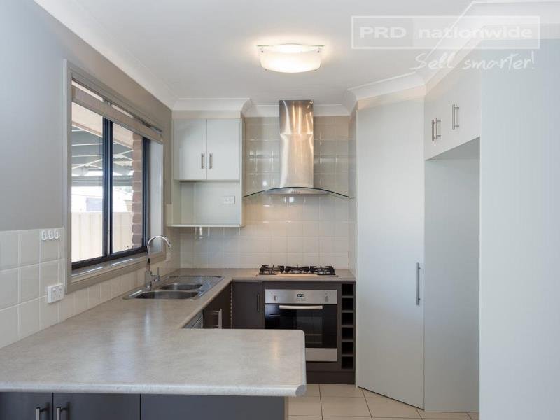 1/31 Warambee Crescent GLENFIELD PARK 3