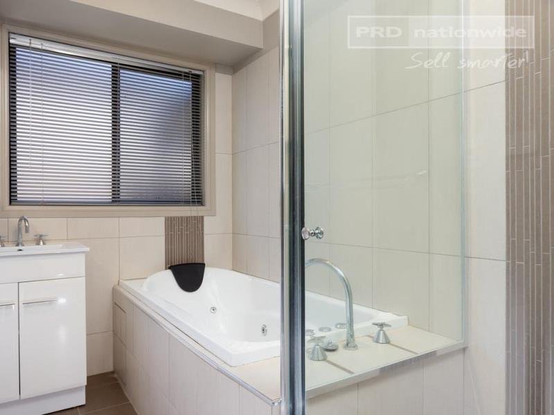 1/31 Warambee Crescent GLENFIELD PARK 4