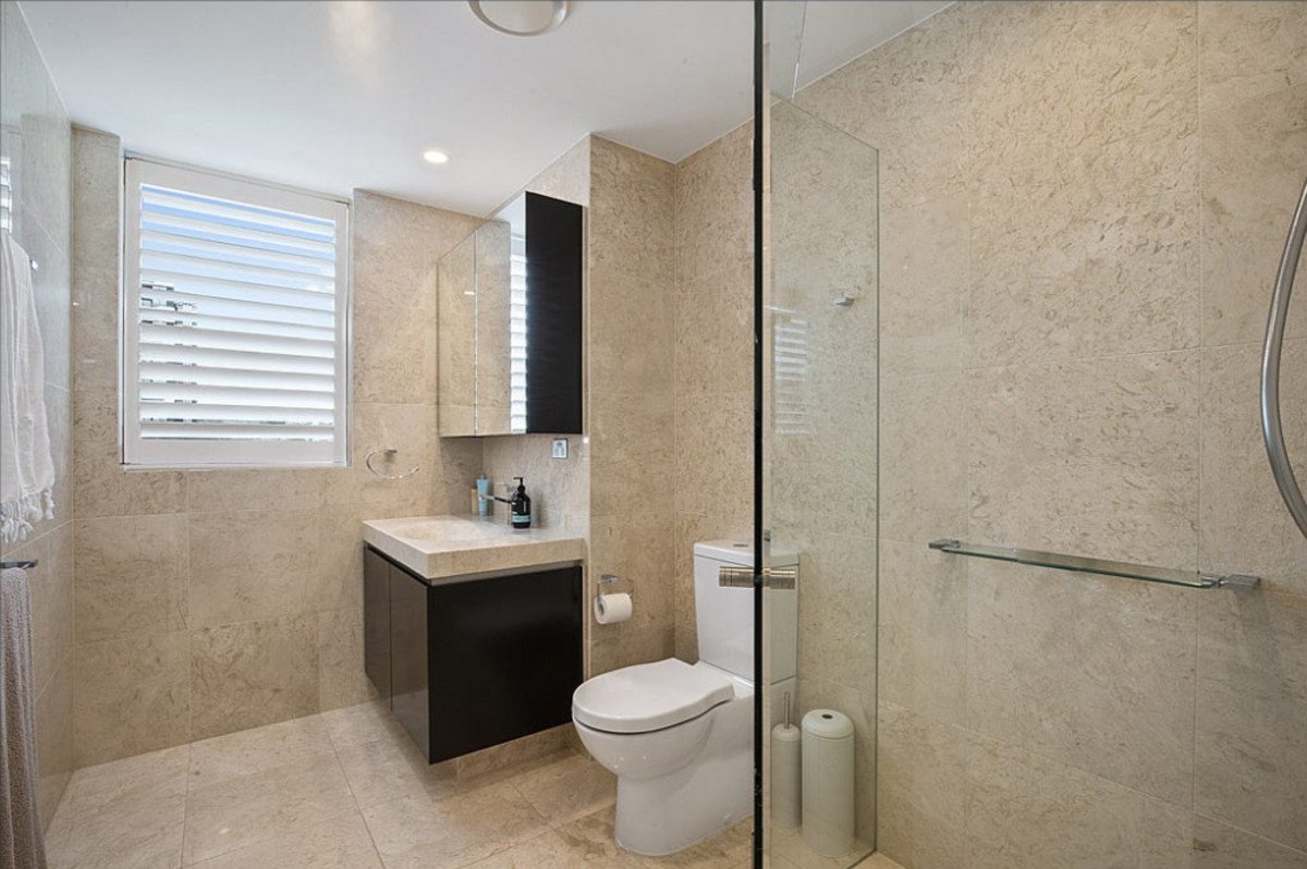 13/106 The Esplanade Burleigh Heads 11