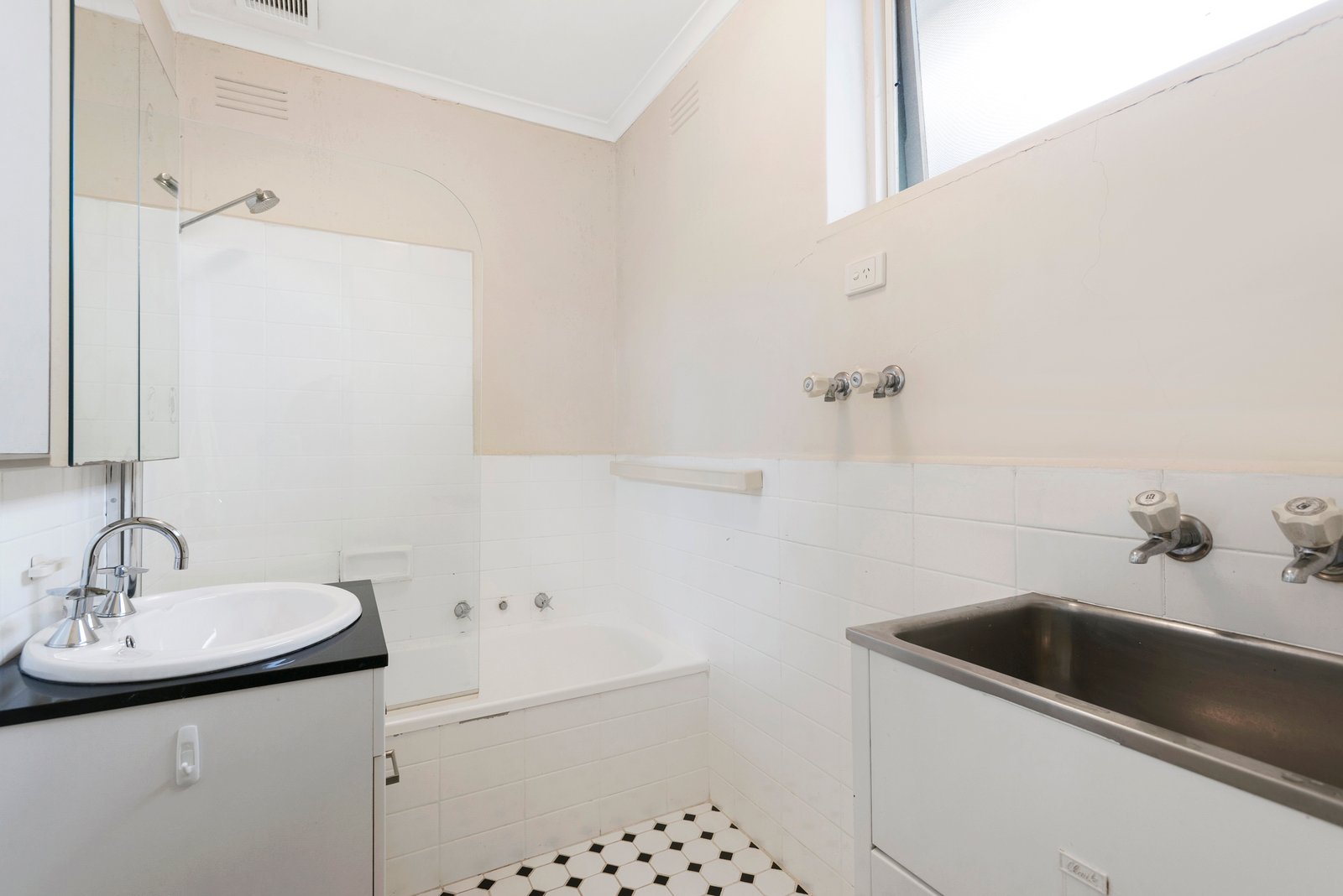 Gallery: 13/1150 Dandenong Road