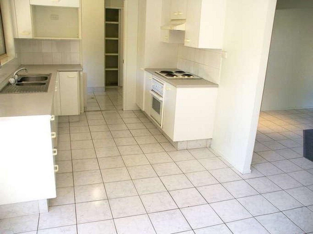 13/12 Bottlewood Court BURLEIGH WATERS 2