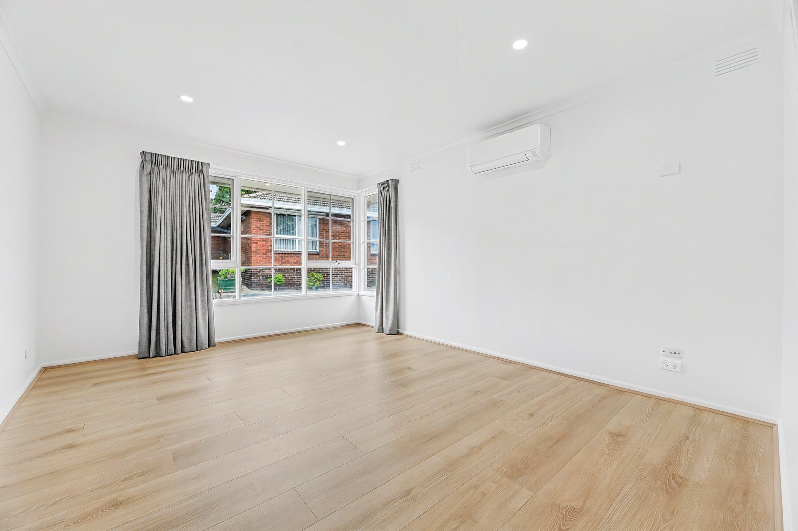Gallery: 13/1328 Dandenong Road