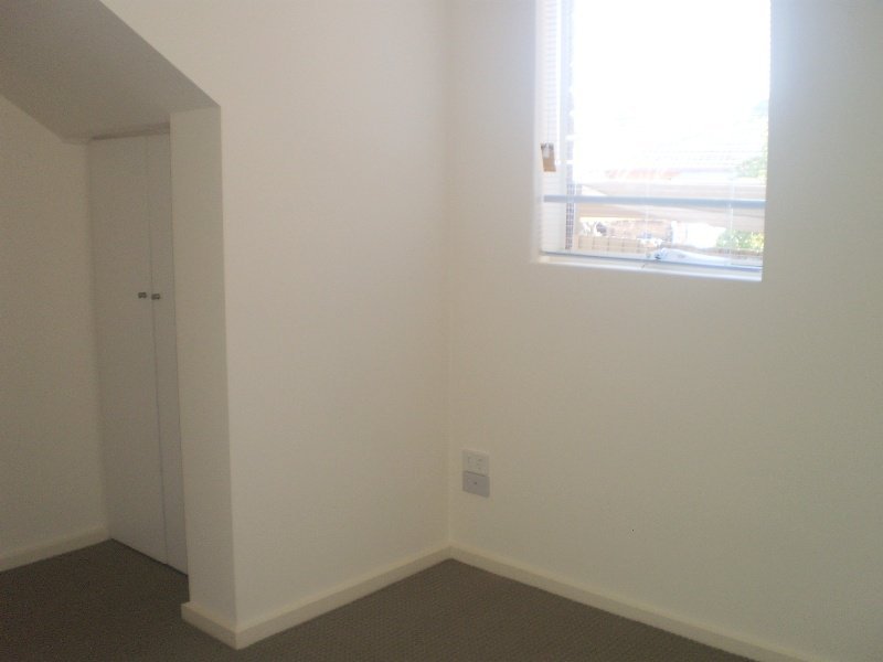 Gallery: 13/146 Hyde Street