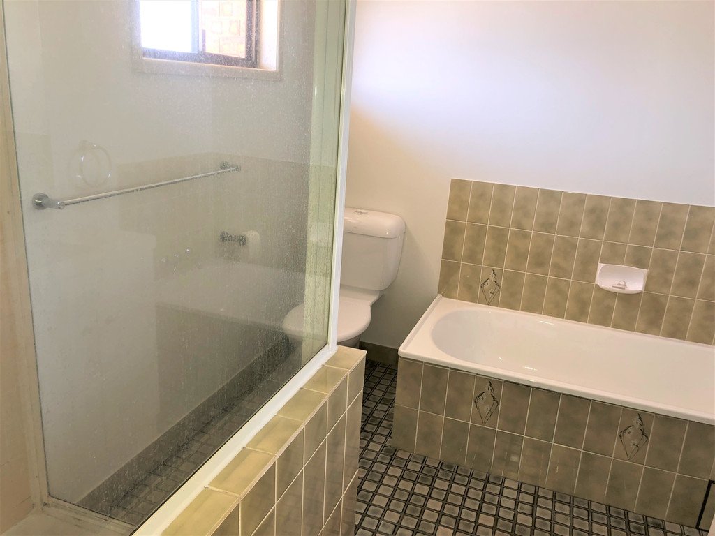 13/15 Roberts Street SOUTH GLADSTONE 9