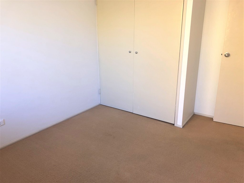 13/15 Roberts Street SOUTH GLADSTONE 12