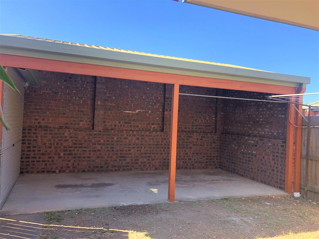 13/15 Roberts Street SOUTH GLADSTONE 14