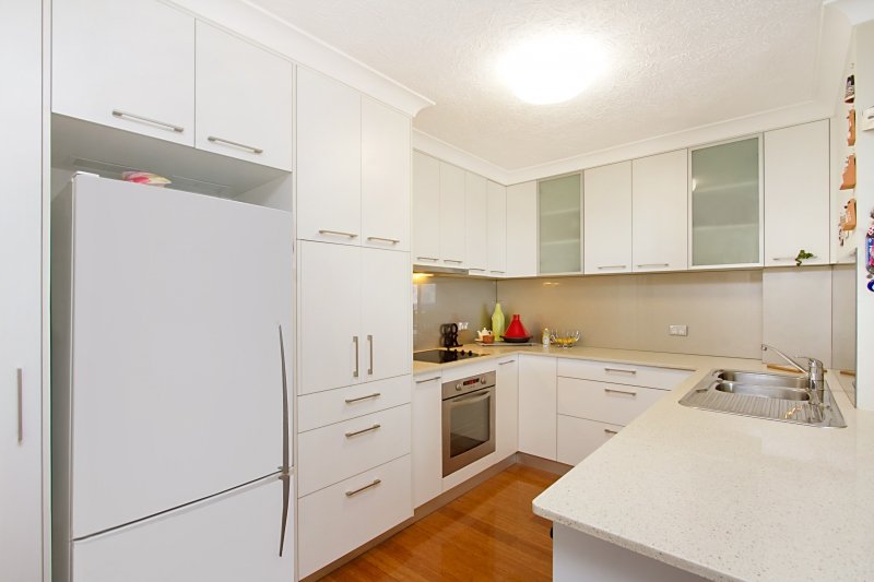 13/15 South Street COOLANGATTA 3