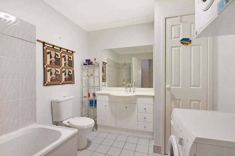 13/15 South Street COOLANGATTA 4