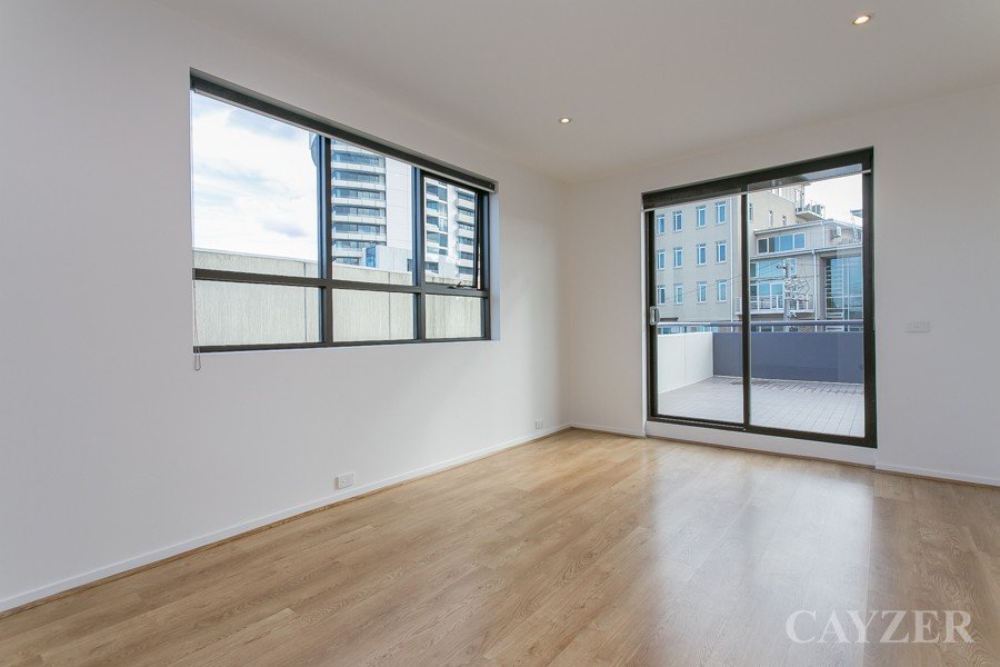 Gallery: 13/174 Esplanade East