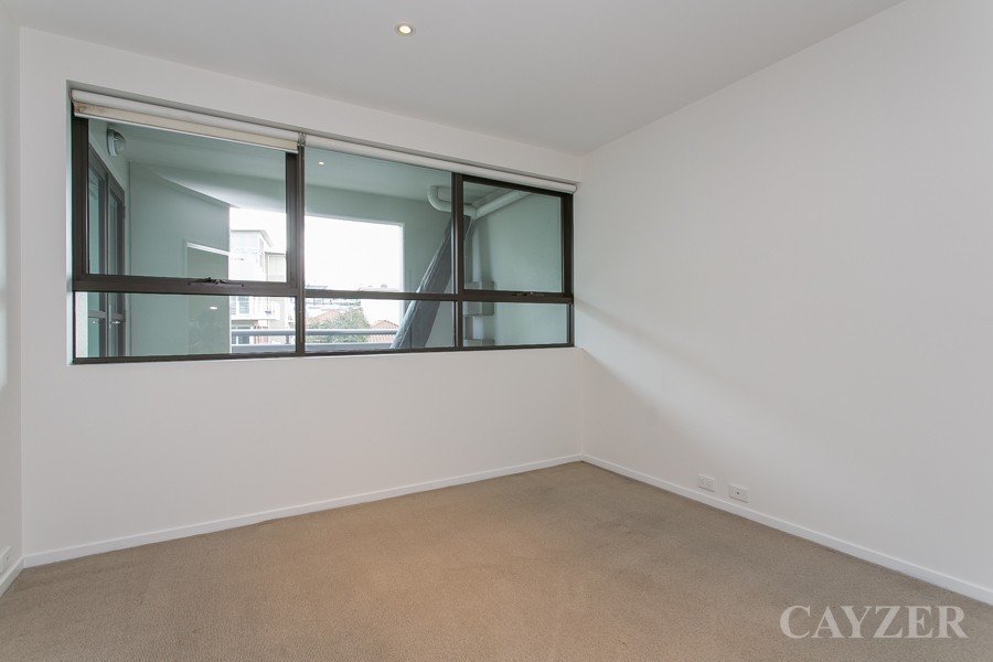 Gallery: 13/174 Esplanade East