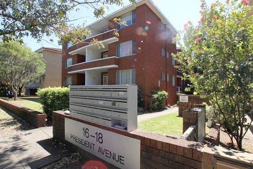 13/18 President Avenue KOGARAH 1