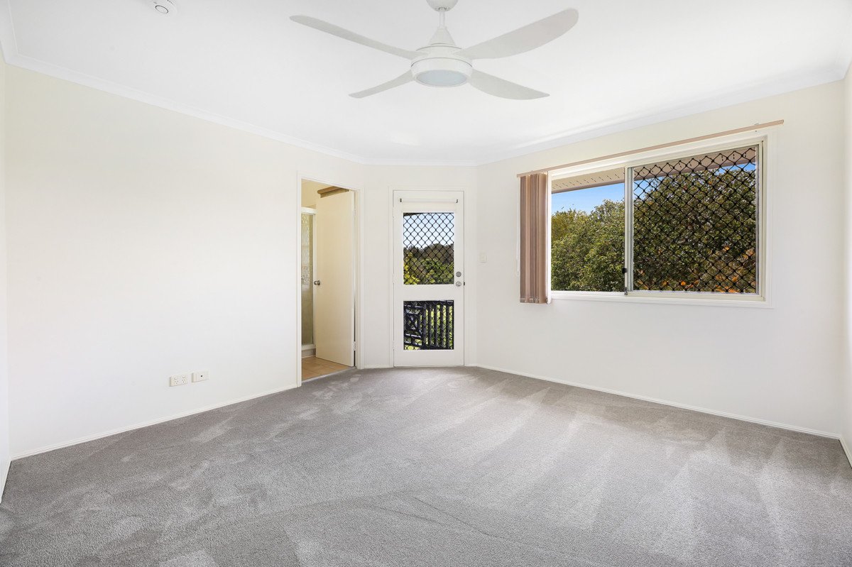 13/18 Tallebudgera Creek Road Burleigh Heads 23