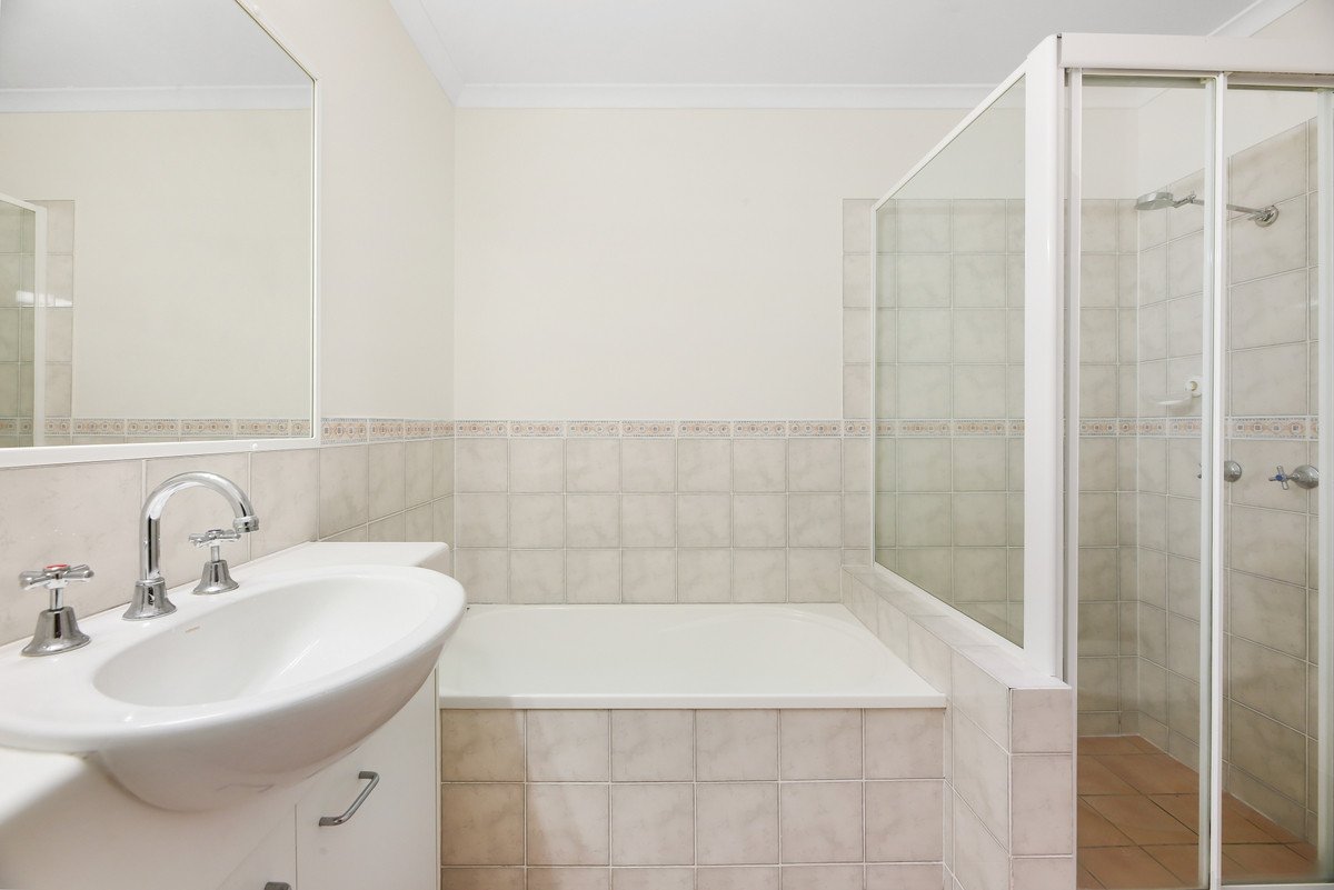 13/18 Tallebudgera Creek Road Burleigh Heads 31