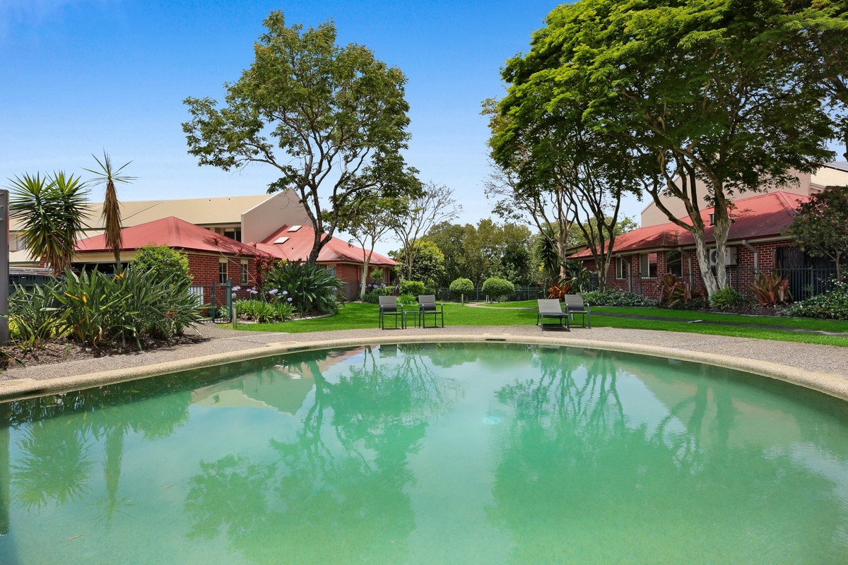 13/18 Tallebudgera Creek Road Burleigh Heads 37