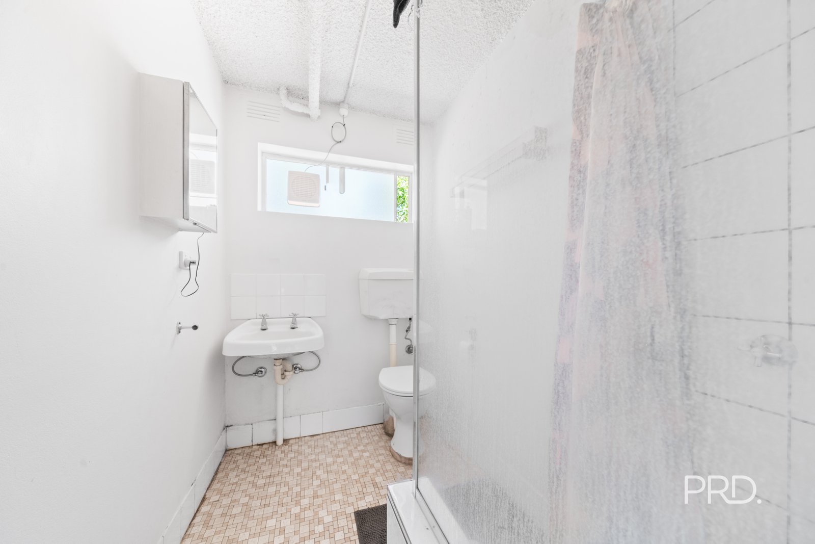 13/189 Lake Albert Road KOORINGAL 7