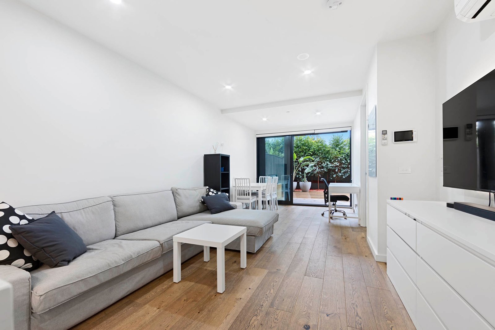 Gallery: 13/19 Hall Street