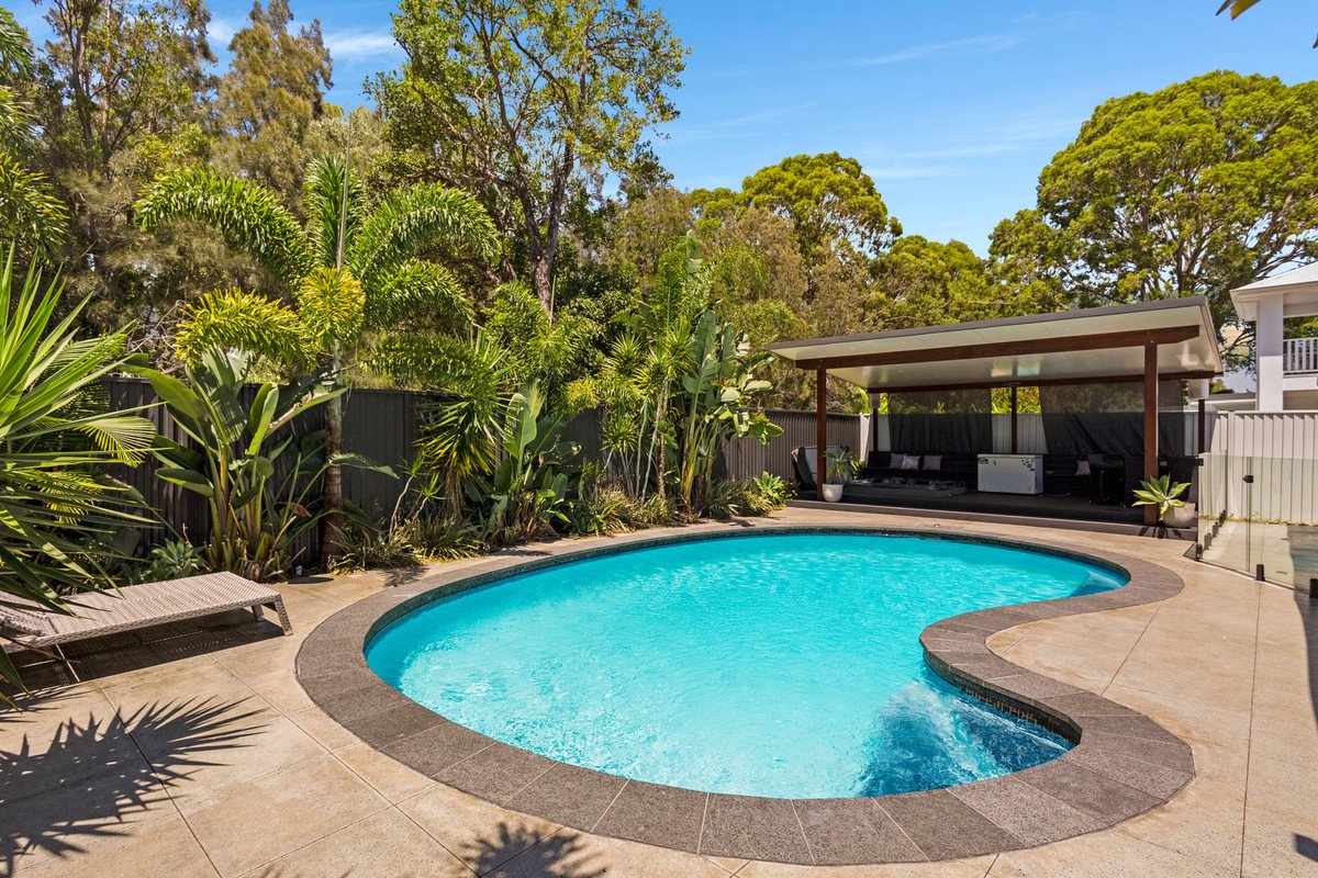 132 Acanthus Avenue BURLEIGH WATERS 2