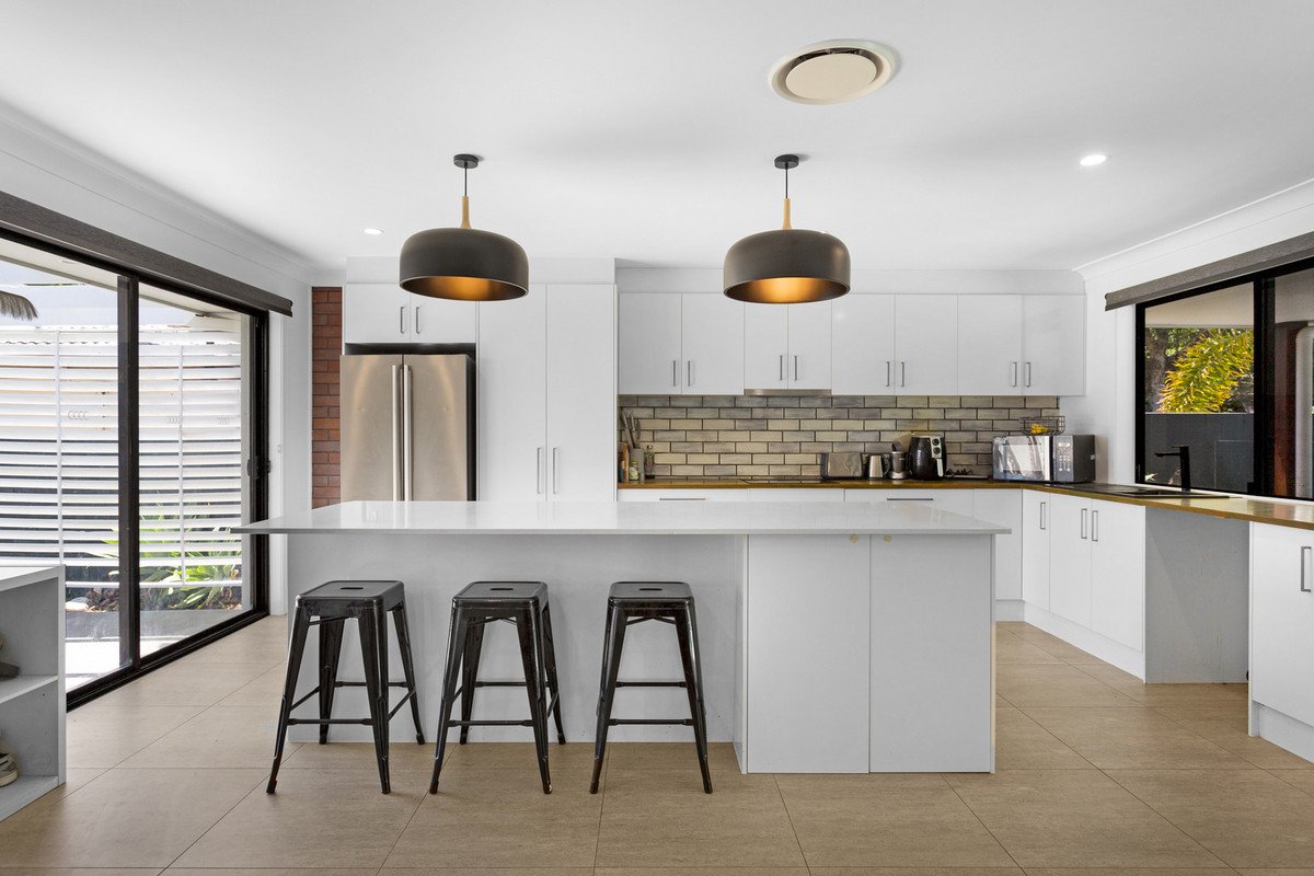 132 Acanthus Avenue BURLEIGH WATERS 8