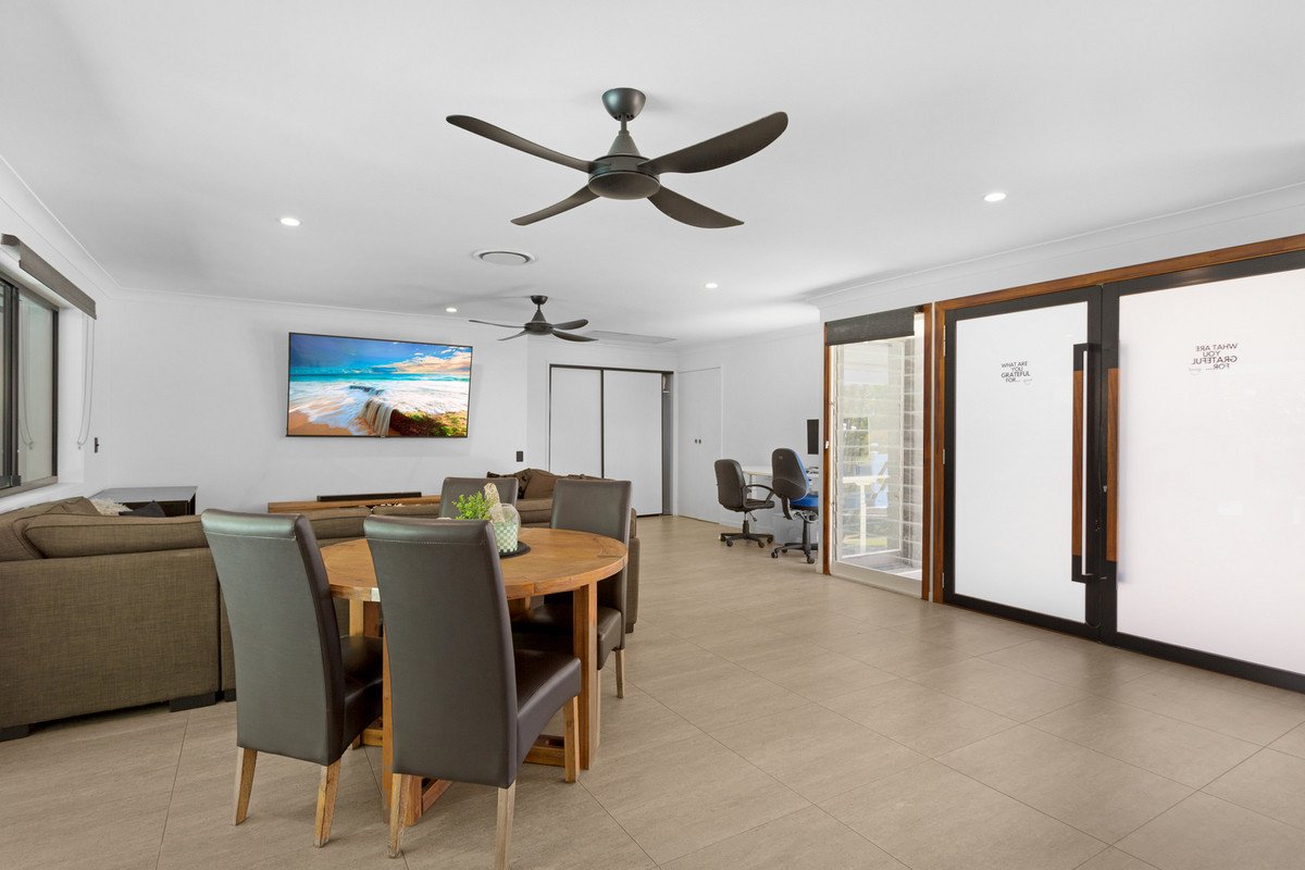 132 Acanthus Avenue BURLEIGH WATERS 9