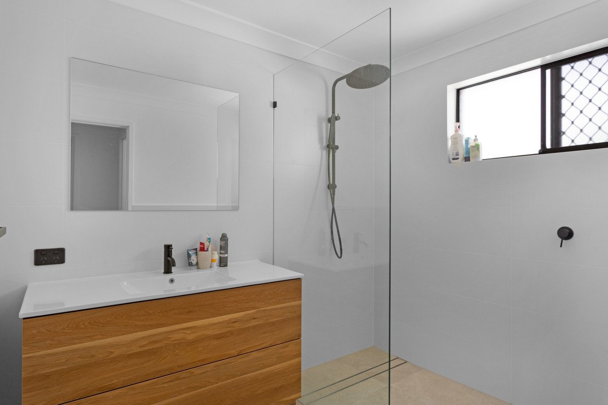 132 Acanthus Avenue BURLEIGH WATERS 11