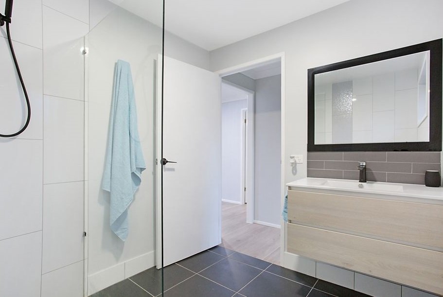 1/32 Albion Ave  MIAMI 4