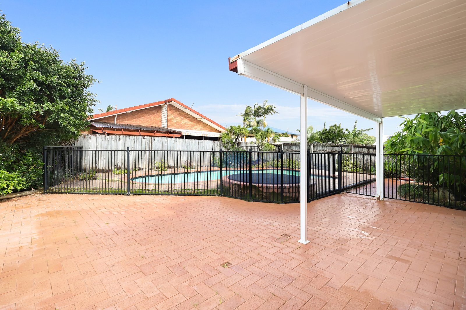 132 Ashmore Road BENOWA 16